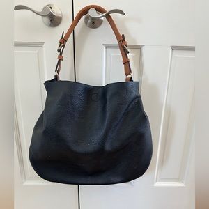 Medium shoulder bag